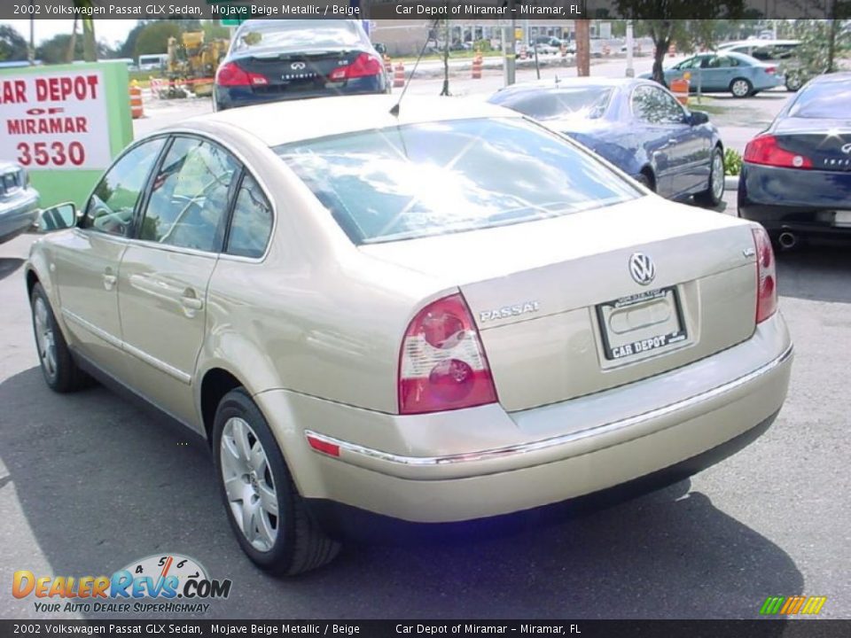 2002 Volkswagen Passat GLX Sedan Mojave Beige Metallic / Beige Photo #5