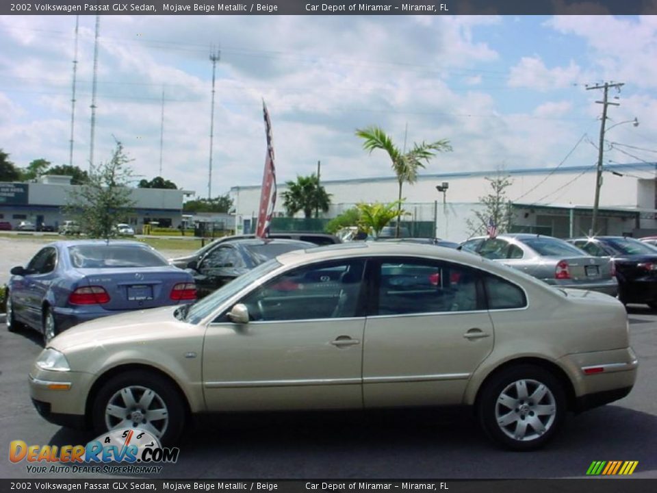 2002 Volkswagen Passat GLX Sedan Mojave Beige Metallic / Beige Photo #6