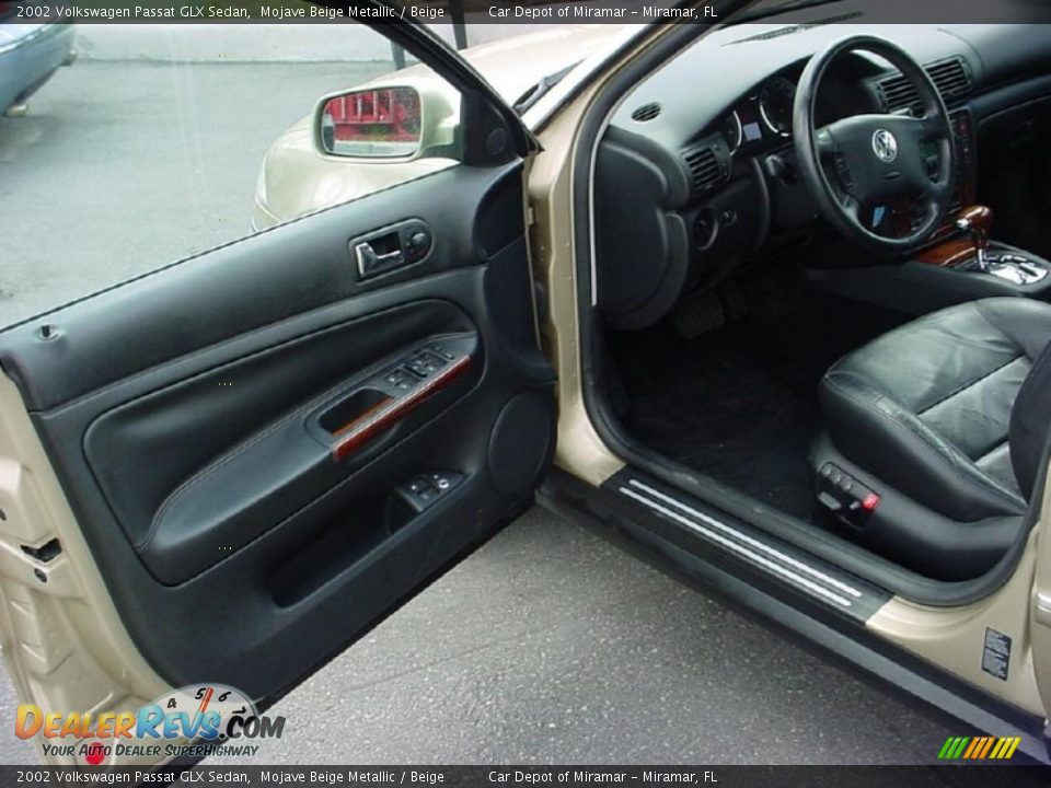 2002 Volkswagen Passat GLX Sedan Mojave Beige Metallic / Beige Photo #9