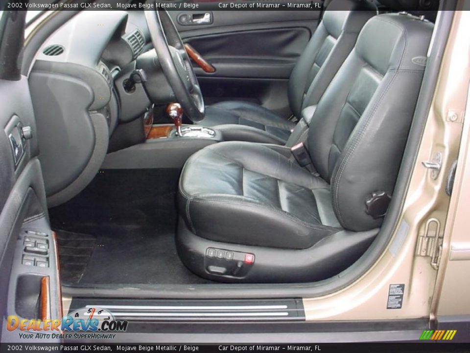 2002 Volkswagen Passat GLX Sedan Mojave Beige Metallic / Beige Photo #10