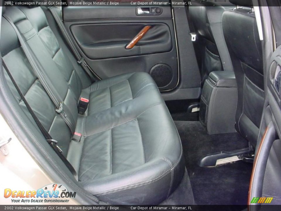 2002 Volkswagen Passat GLX Sedan Mojave Beige Metallic / Beige Photo #12