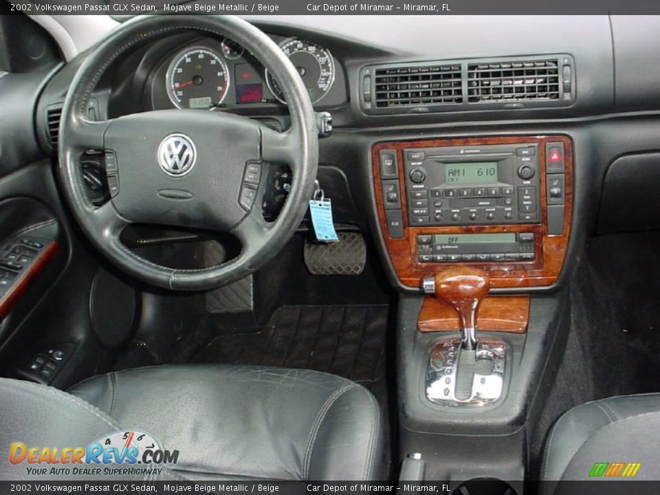 2002 Volkswagen Passat GLX Sedan Mojave Beige Metallic / Beige Photo #14