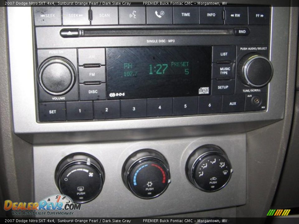 2007 Dodge Nitro SXT 4x4 Sunburst Orange Pearl / Dark Slate Gray Photo #17
