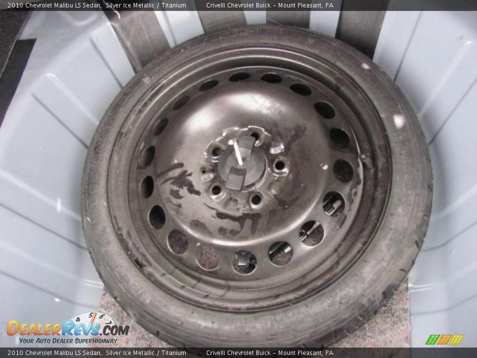 2010 Chevrolet Malibu LS Sedan Silver Ice Metallic / Titanium Photo #29