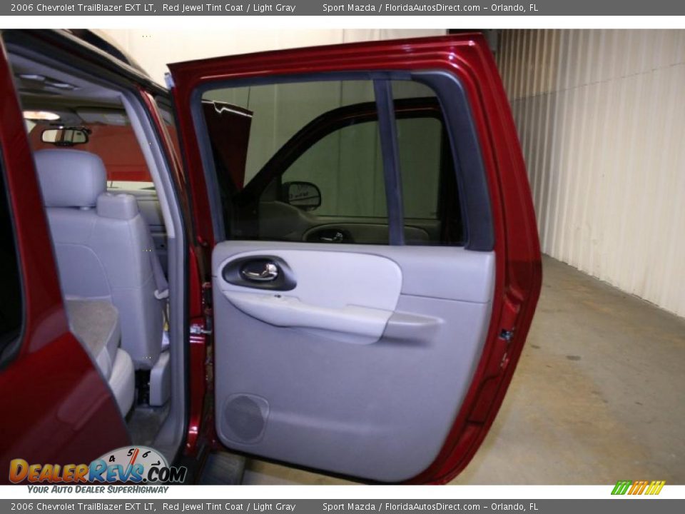2006 Chevrolet TrailBlazer EXT LT Red Jewel Tint Coat / Light Gray Photo #24