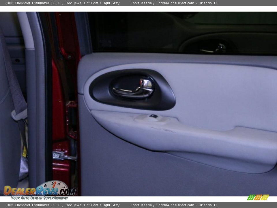 2006 Chevrolet TrailBlazer EXT LT Red Jewel Tint Coat / Light Gray Photo #25
