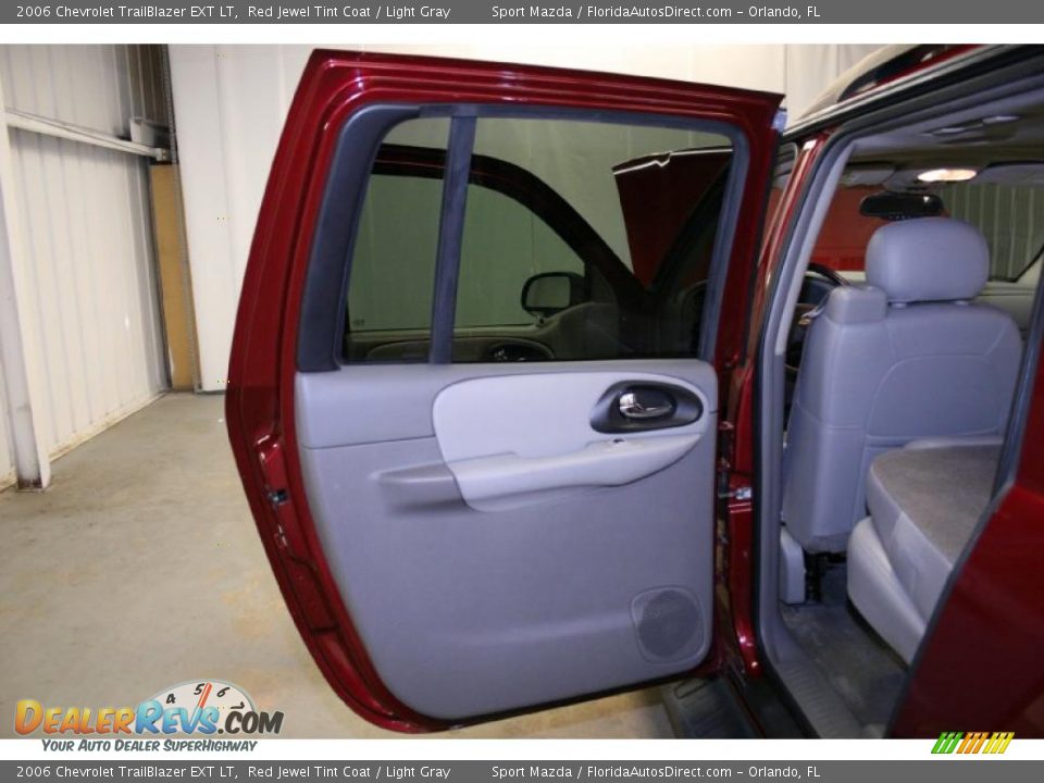 2006 Chevrolet TrailBlazer EXT LT Red Jewel Tint Coat / Light Gray Photo #26