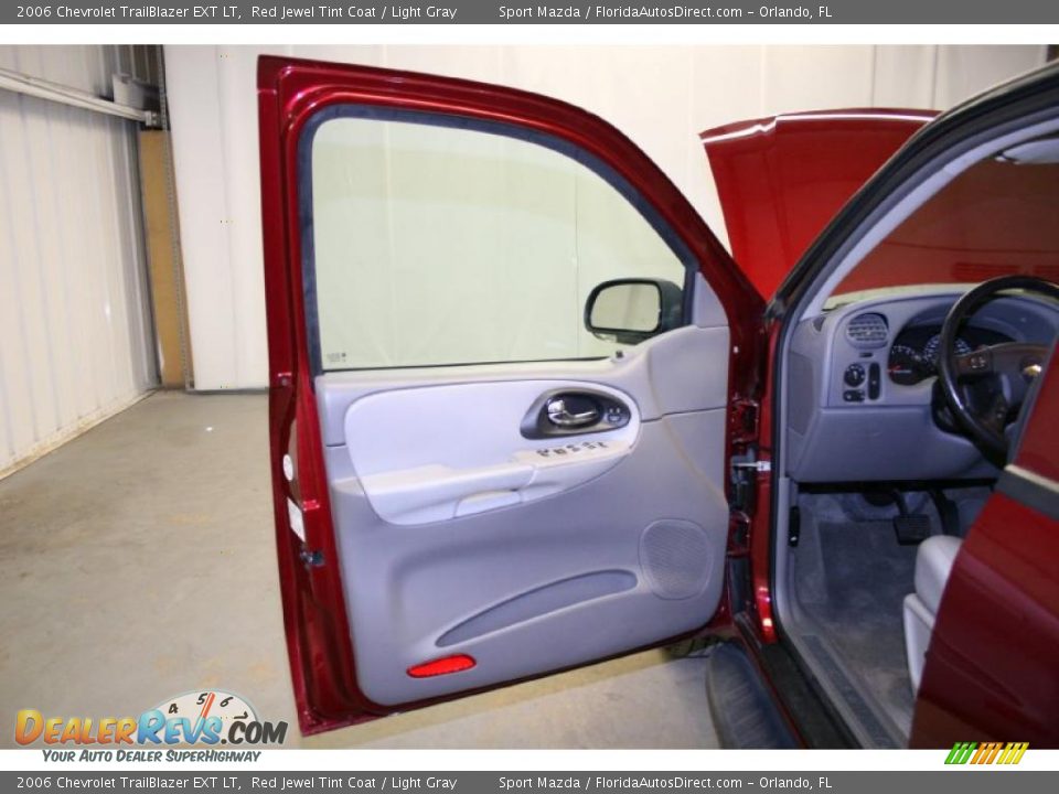2006 Chevrolet TrailBlazer EXT LT Red Jewel Tint Coat / Light Gray Photo #28