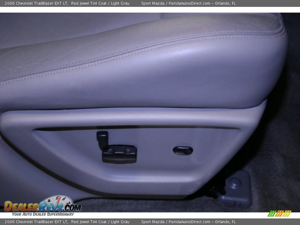 2006 Chevrolet TrailBlazer EXT LT Red Jewel Tint Coat / Light Gray Photo #35