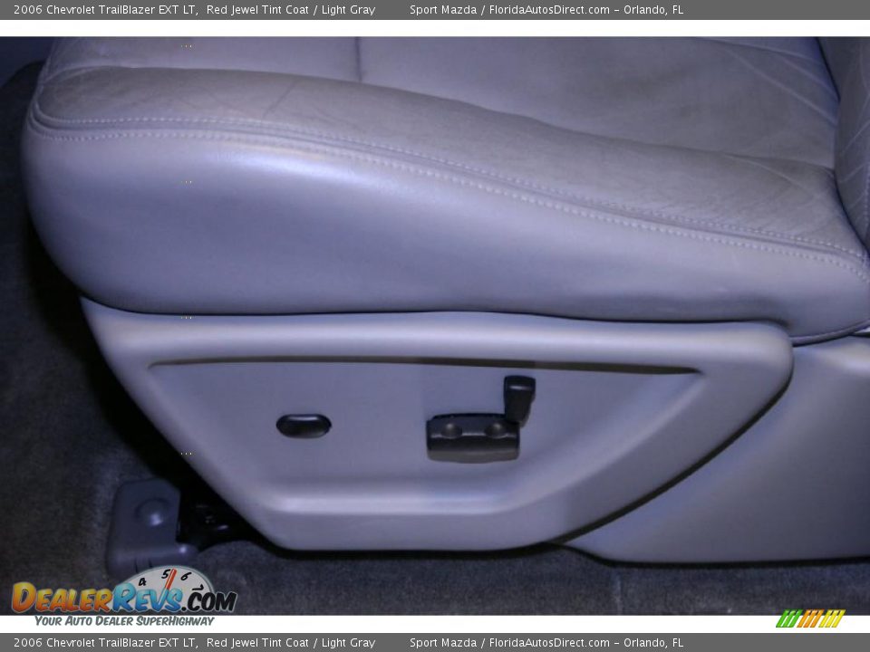 2006 Chevrolet TrailBlazer EXT LT Red Jewel Tint Coat / Light Gray Photo #36