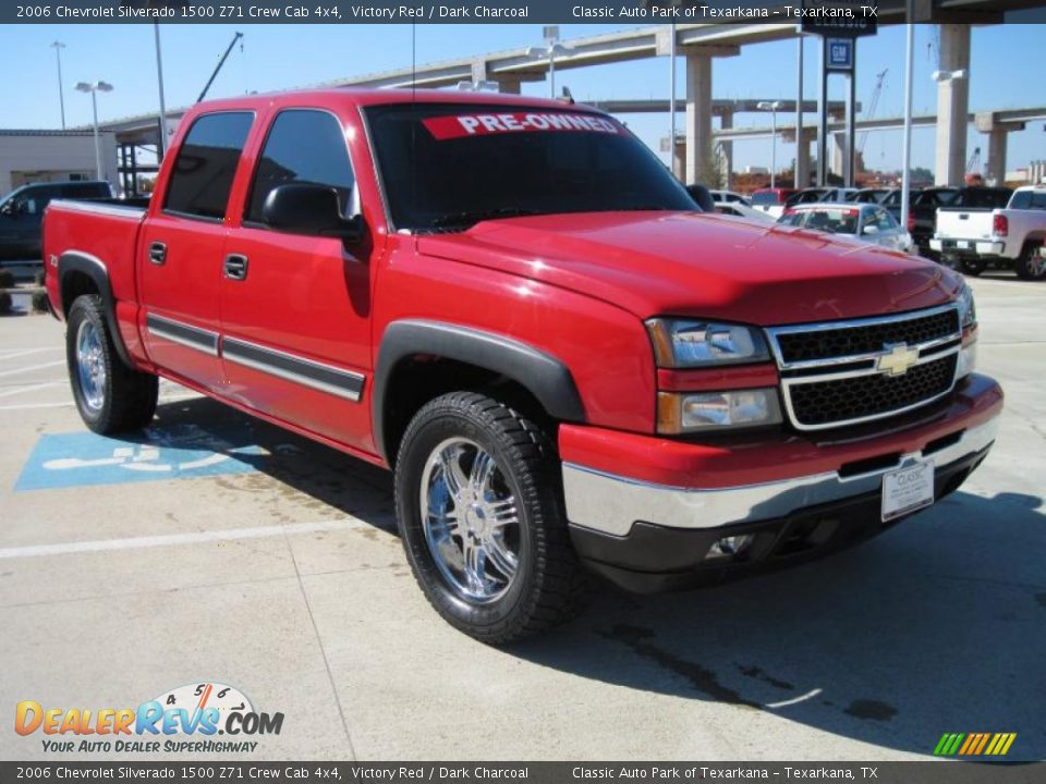 2006 Chevrolet Silverado 1500 Z71 Crew Cab 4x4 Victory Red / Dark Charcoal Photo #2