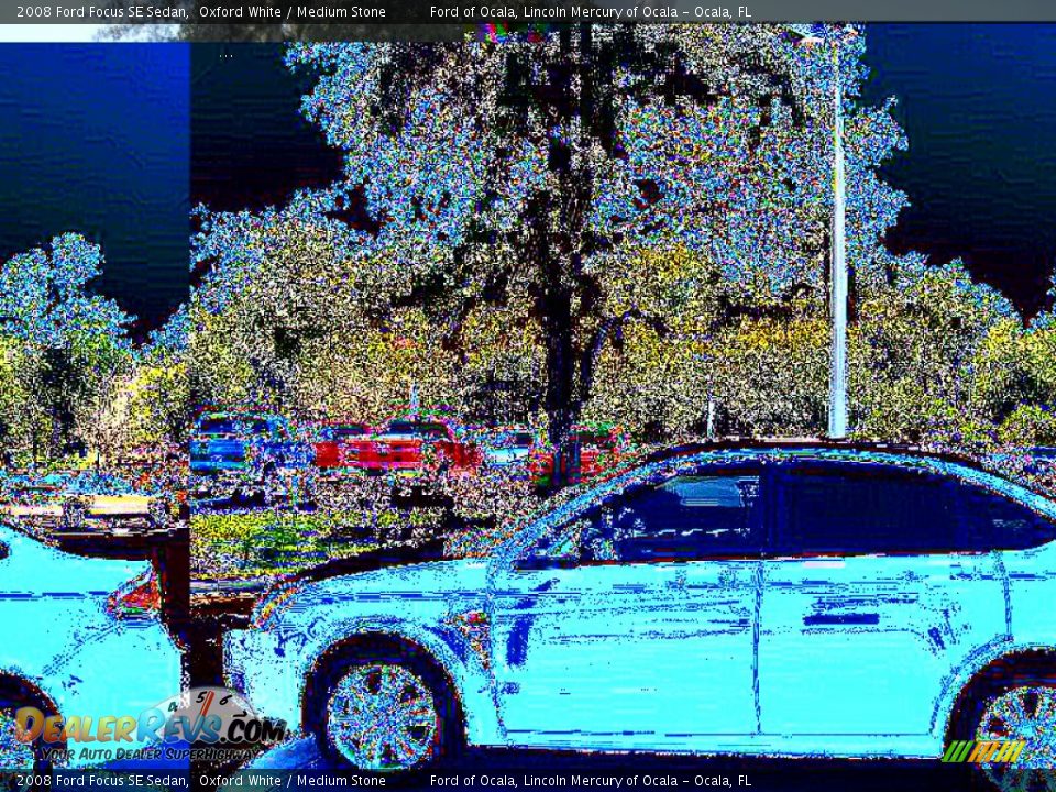 2008 Ford Focus SE Sedan Oxford White / Medium Stone Photo #2