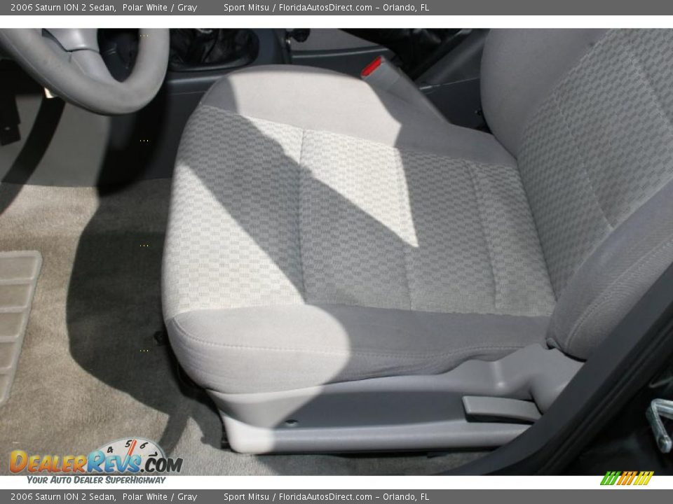2006 Saturn ION 2 Sedan Polar White / Gray Photo #16