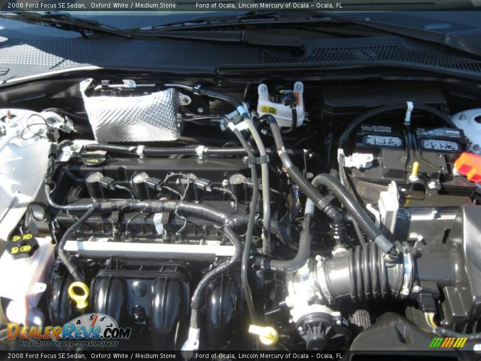 2008 Ford Focus SE Sedan Oxford White / Medium Stone Photo #21