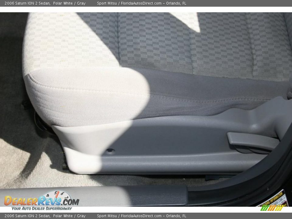 2006 Saturn ION 2 Sedan Polar White / Gray Photo #34