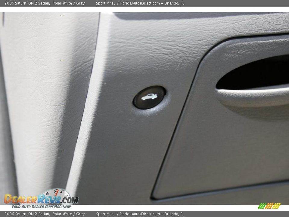 2006 Saturn ION 2 Sedan Polar White / Gray Photo #35