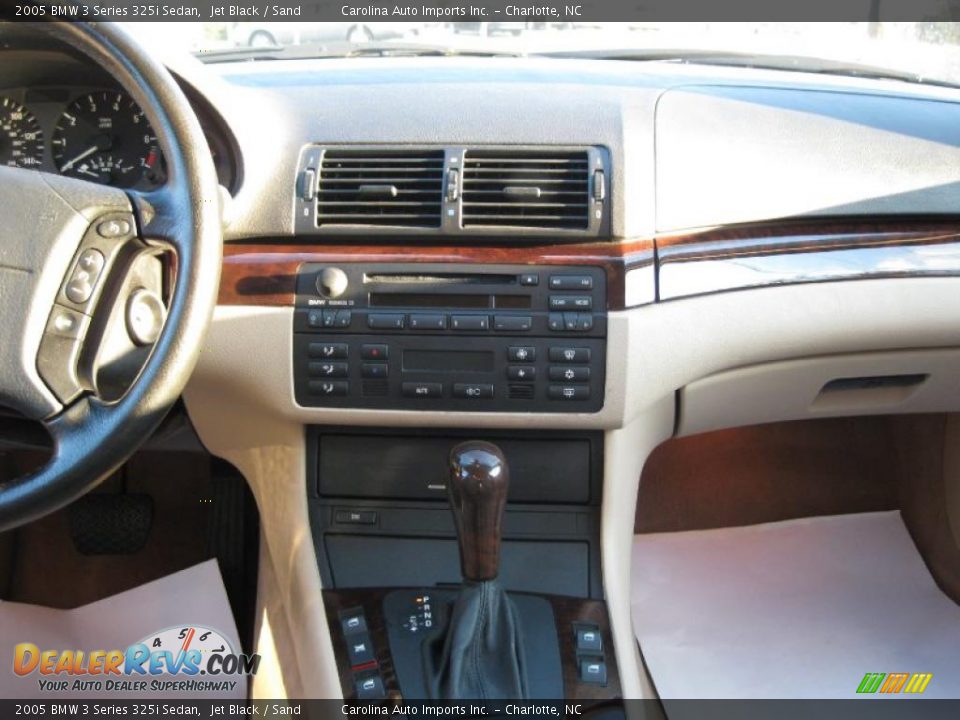 2005 BMW 3 Series 325i Sedan Jet Black / Sand Photo #13