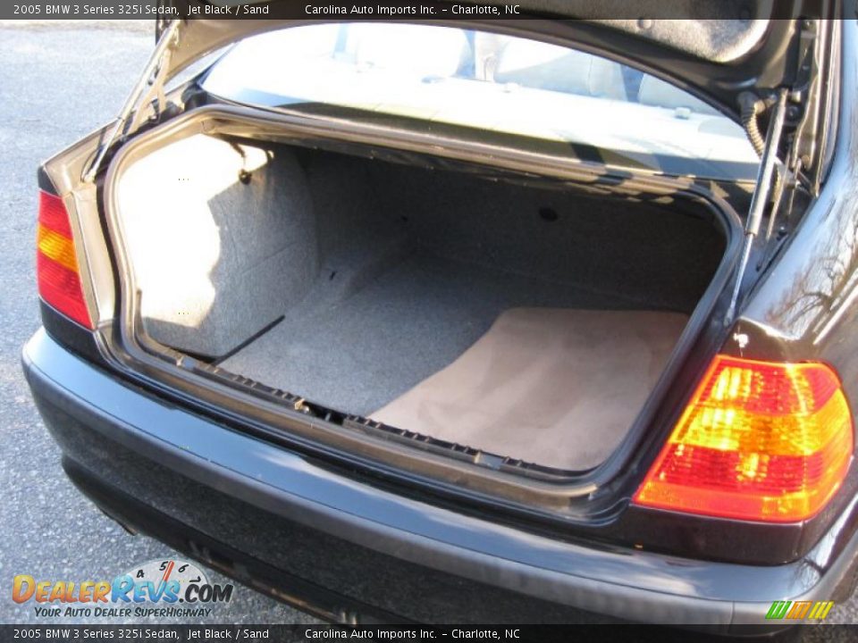 2005 BMW 3 Series 325i Sedan Jet Black / Sand Photo #18