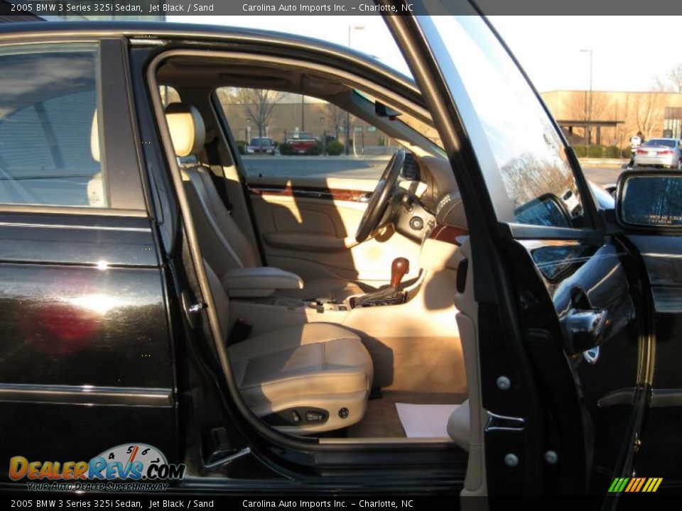 2005 BMW 3 Series 325i Sedan Jet Black / Sand Photo #19