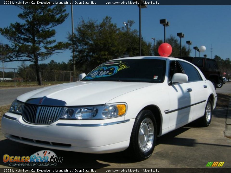 1998 Lincoln Town Car Executive Vibrant White / Deep Slate Blue Photo #1