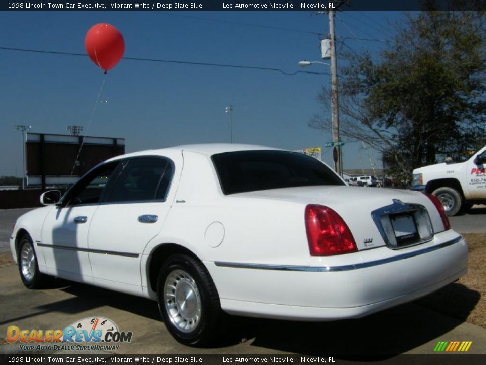 1998 Lincoln Town Car Executive Vibrant White / Deep Slate Blue Photo #3