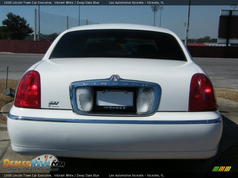 1998 Lincoln Town Car Executive Vibrant White / Deep Slate Blue Photo #4
