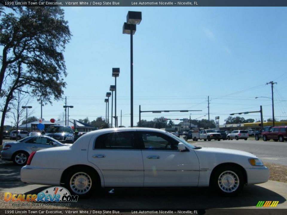 1998 Lincoln Town Car Executive Vibrant White / Deep Slate Blue Photo #6