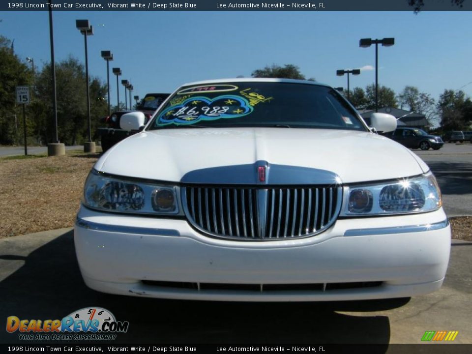 1998 Lincoln Town Car Executive Vibrant White / Deep Slate Blue Photo #8