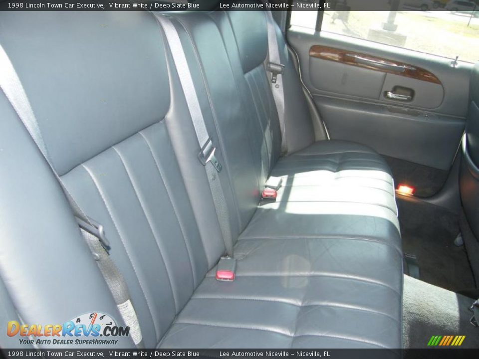 1998 Lincoln Town Car Executive Vibrant White / Deep Slate Blue Photo #25