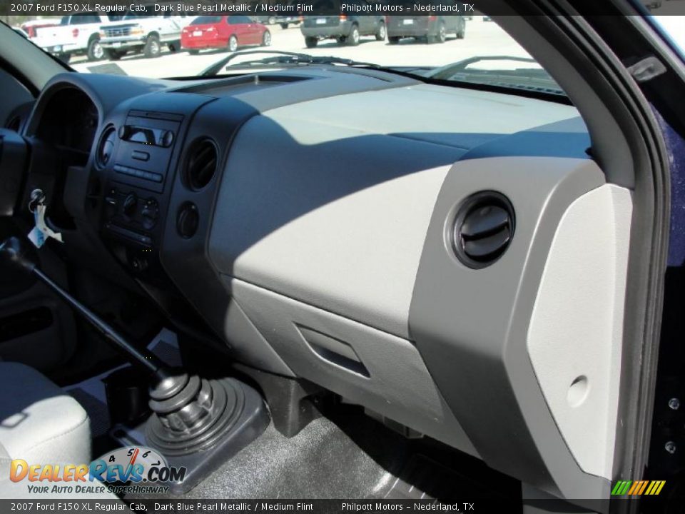 2007 Ford F150 XL Regular Cab Dark Blue Pearl Metallic / Medium Flint Photo #30