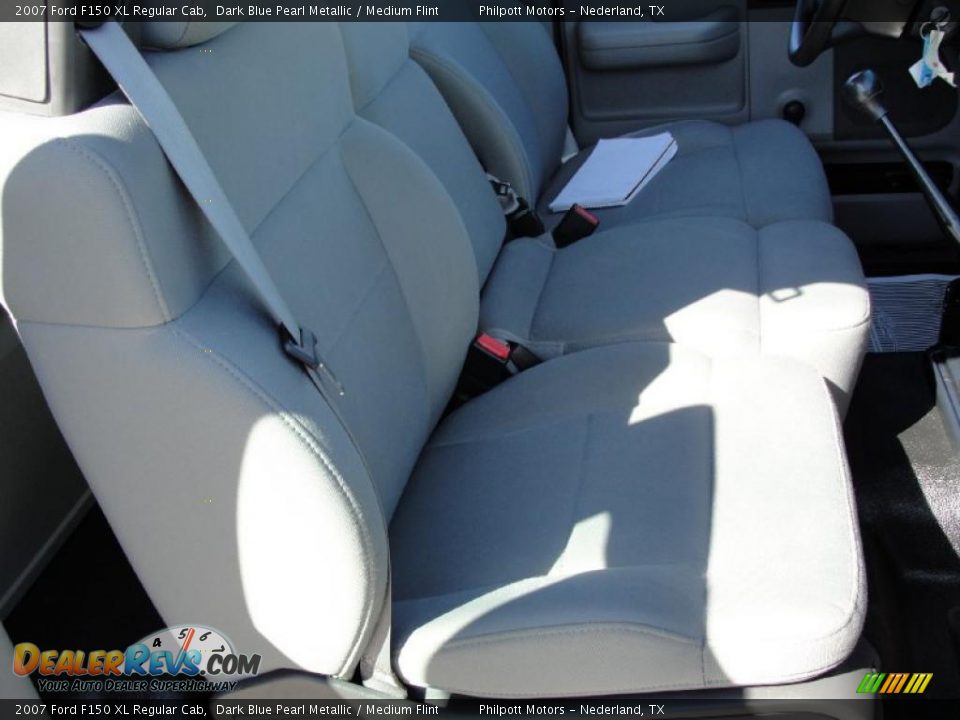 2007 Ford F150 XL Regular Cab Dark Blue Pearl Metallic / Medium Flint Photo #31