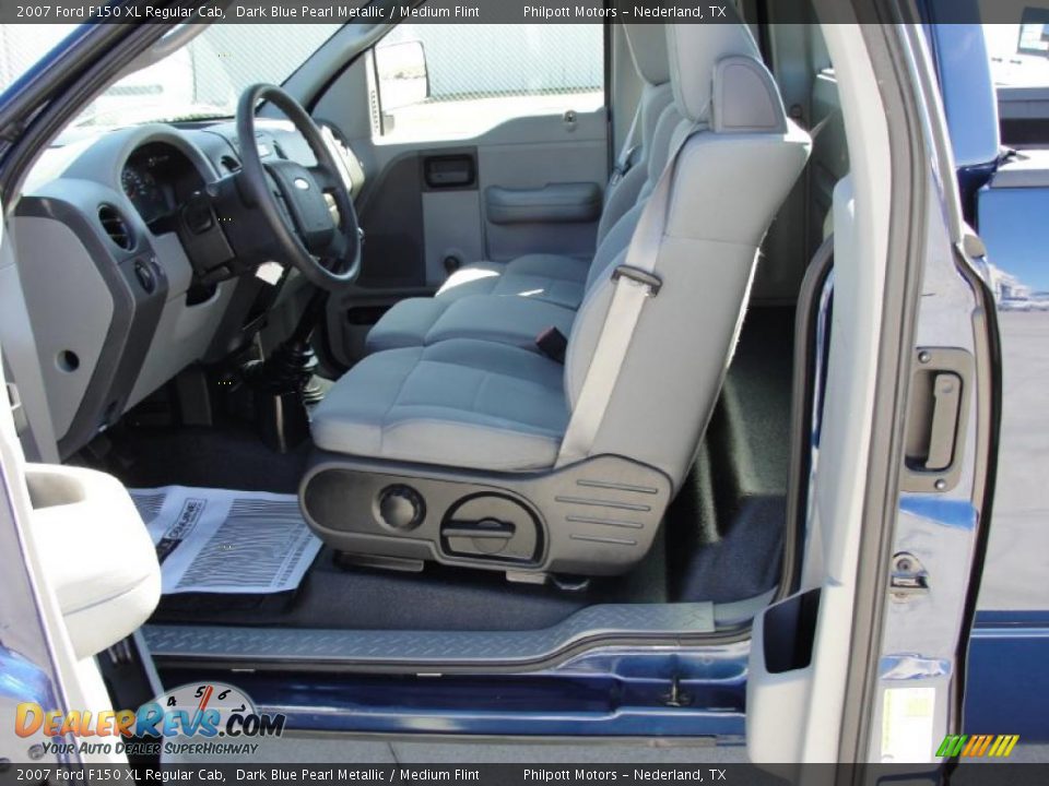 2007 Ford F150 XL Regular Cab Dark Blue Pearl Metallic / Medium Flint Photo #33