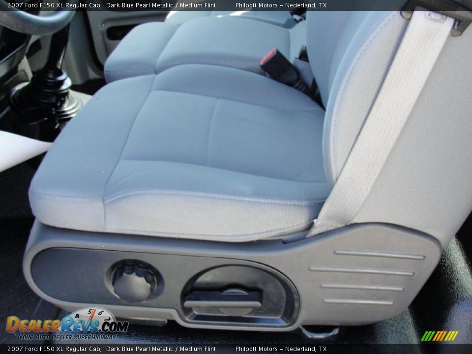 2007 Ford F150 XL Regular Cab Dark Blue Pearl Metallic / Medium Flint Photo #36