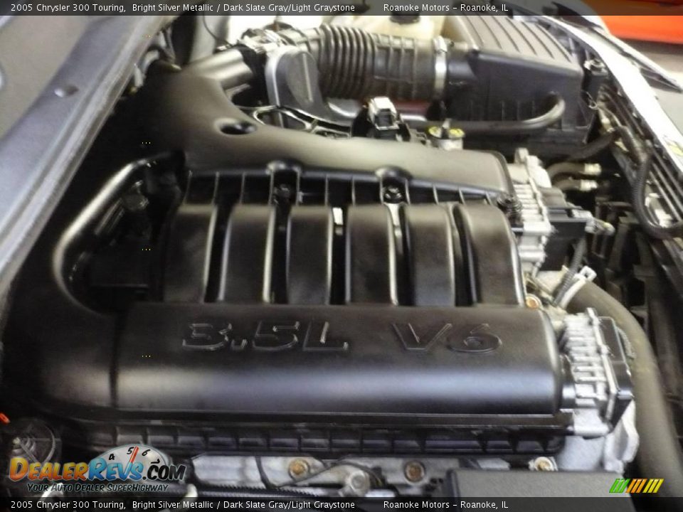 2005 Chrysler 300 Touring Bright Silver Metallic / Dark Slate Gray/Light Graystone Photo #10
