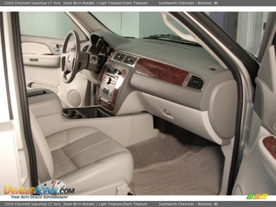 2009 Chevrolet Suburban LT 4x4 Silver Birch Metallic / Light Titanium/Dark Titanium Photo #4
