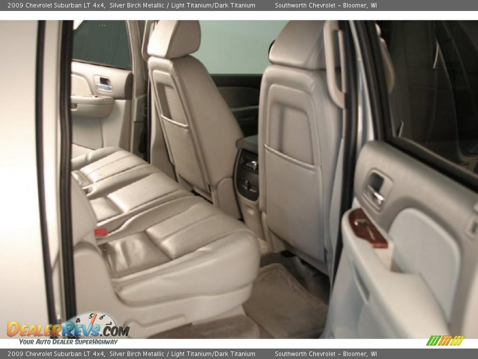 2009 Chevrolet Suburban LT 4x4 Silver Birch Metallic / Light Titanium/Dark Titanium Photo #6