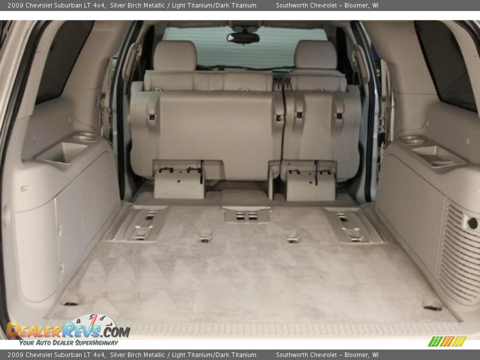 2009 Chevrolet Suburban LT 4x4 Silver Birch Metallic / Light Titanium/Dark Titanium Photo #10