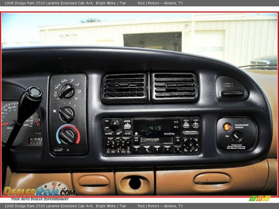 1998 Dodge Ram 2500 Laramie Extended Cab 4x4 Bright White / Tan Photo #28