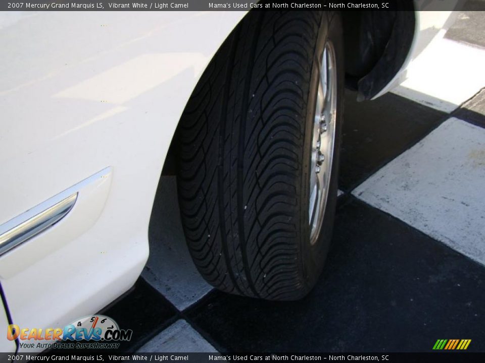 2007 Mercury Grand Marquis LS Vibrant White / Light Camel Photo #31