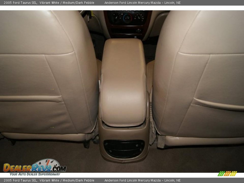 2005 Ford Taurus SEL Vibrant White / Medium/Dark Pebble Photo #19