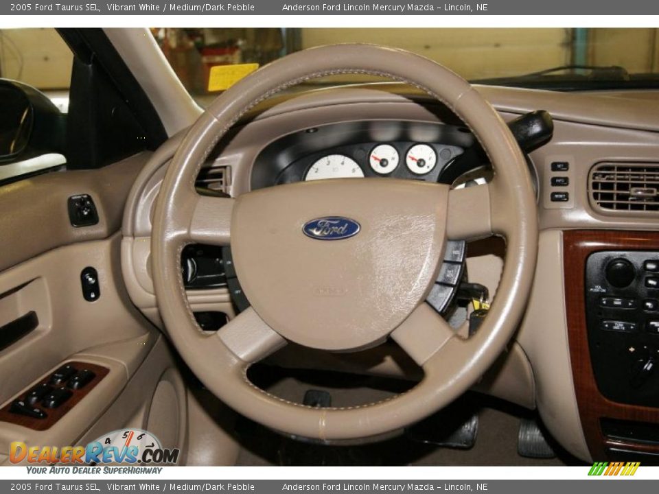 2005 Ford Taurus SEL Vibrant White / Medium/Dark Pebble Photo #23