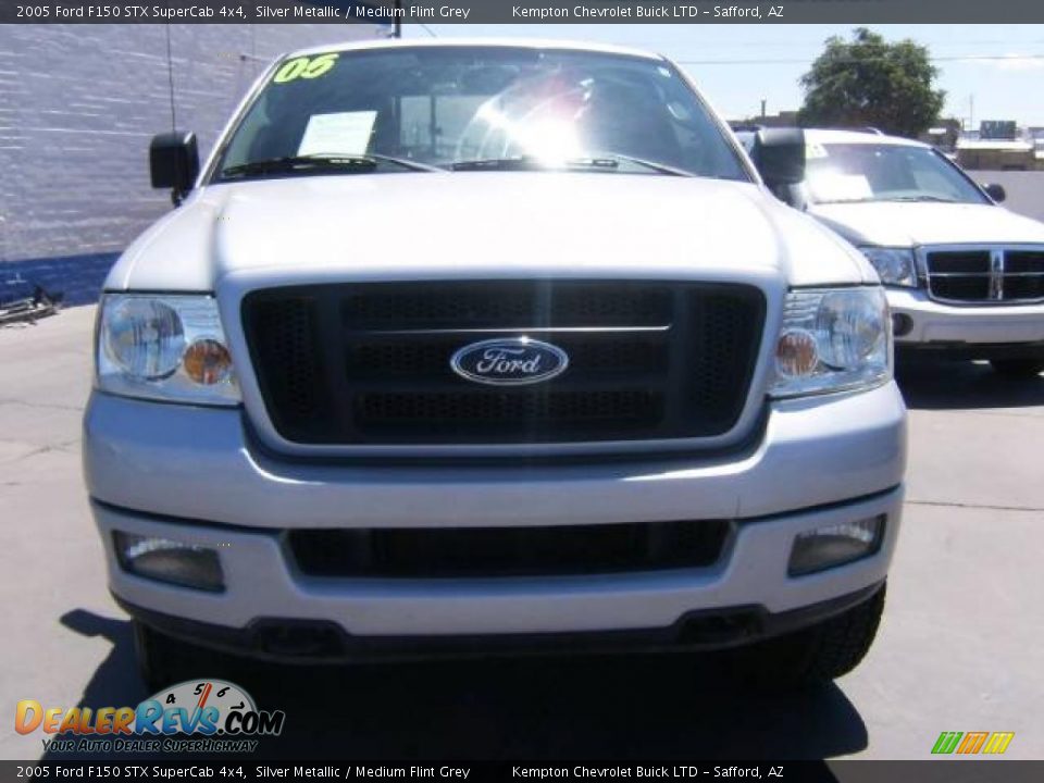 2005 Ford F150 STX SuperCab 4x4 Silver Metallic / Medium Flint Grey Photo #2