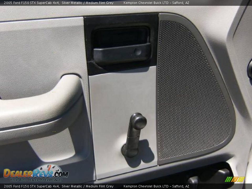 2005 Ford F150 STX SuperCab 4x4 Silver Metallic / Medium Flint Grey Photo #14