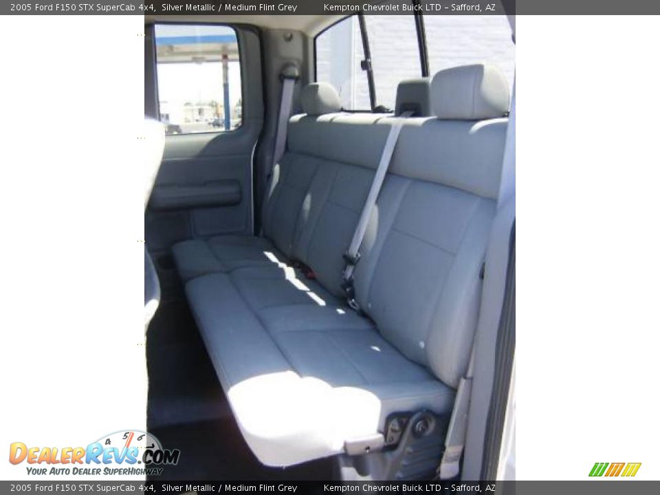 2005 Ford F150 STX SuperCab 4x4 Silver Metallic / Medium Flint Grey Photo #17