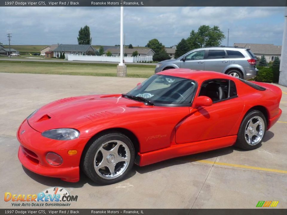 Front 3/4 View of 1997 Dodge Viper GTS Photo #3