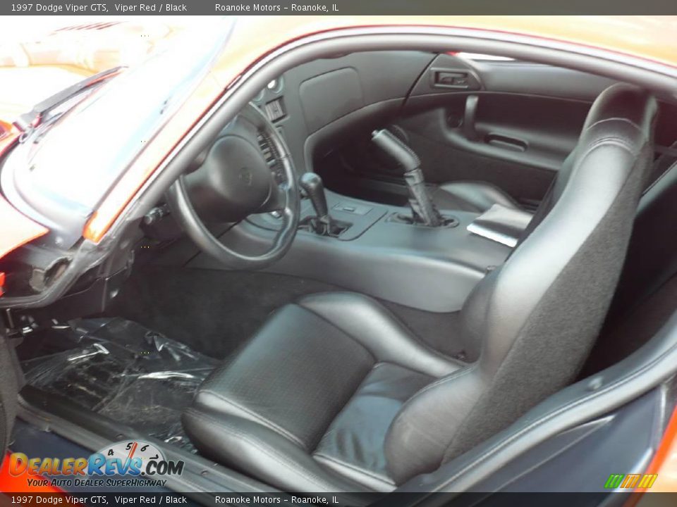 Front Seat of 1997 Dodge Viper GTS Photo #10