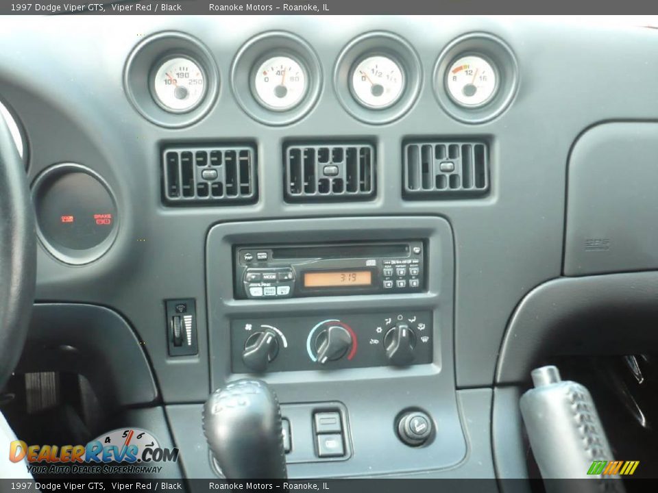 Controls of 1997 Dodge Viper GTS Photo #26