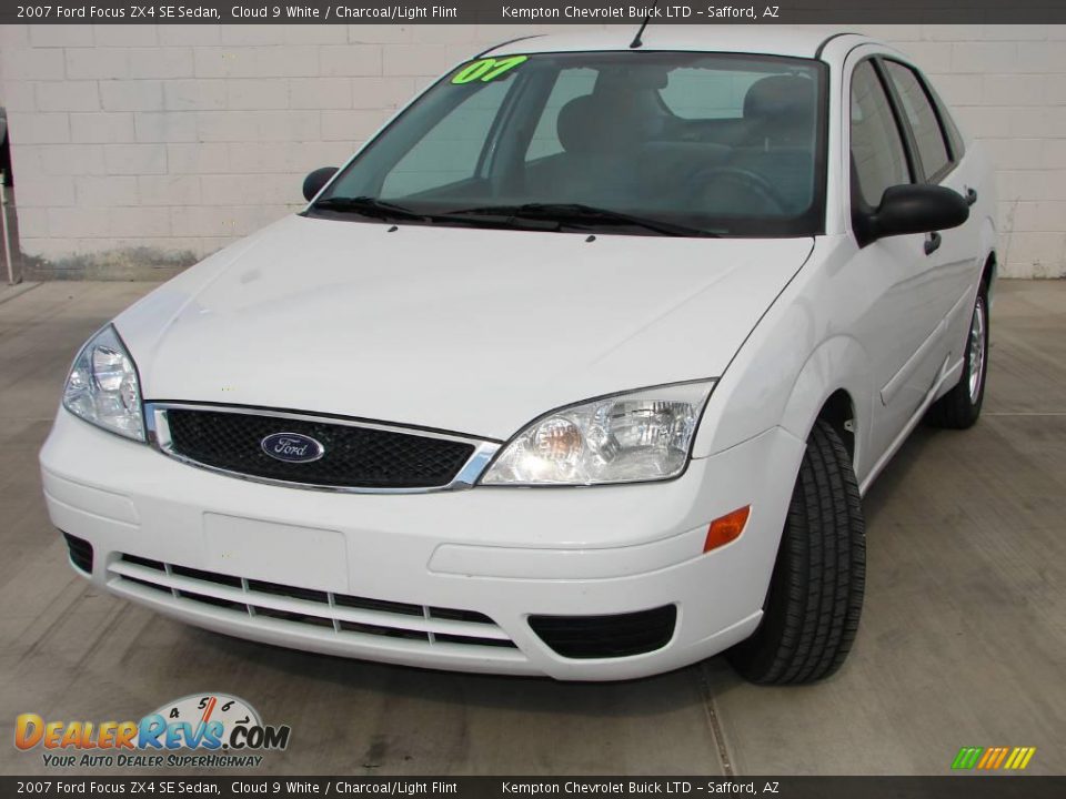 2007 Ford Focus ZX4 SE Sedan Cloud 9 White / Charcoal/Light Flint Photo #1
