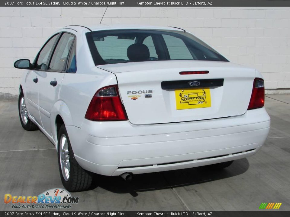 2007 Ford Focus ZX4 SE Sedan Cloud 9 White / Charcoal/Light Flint Photo #2