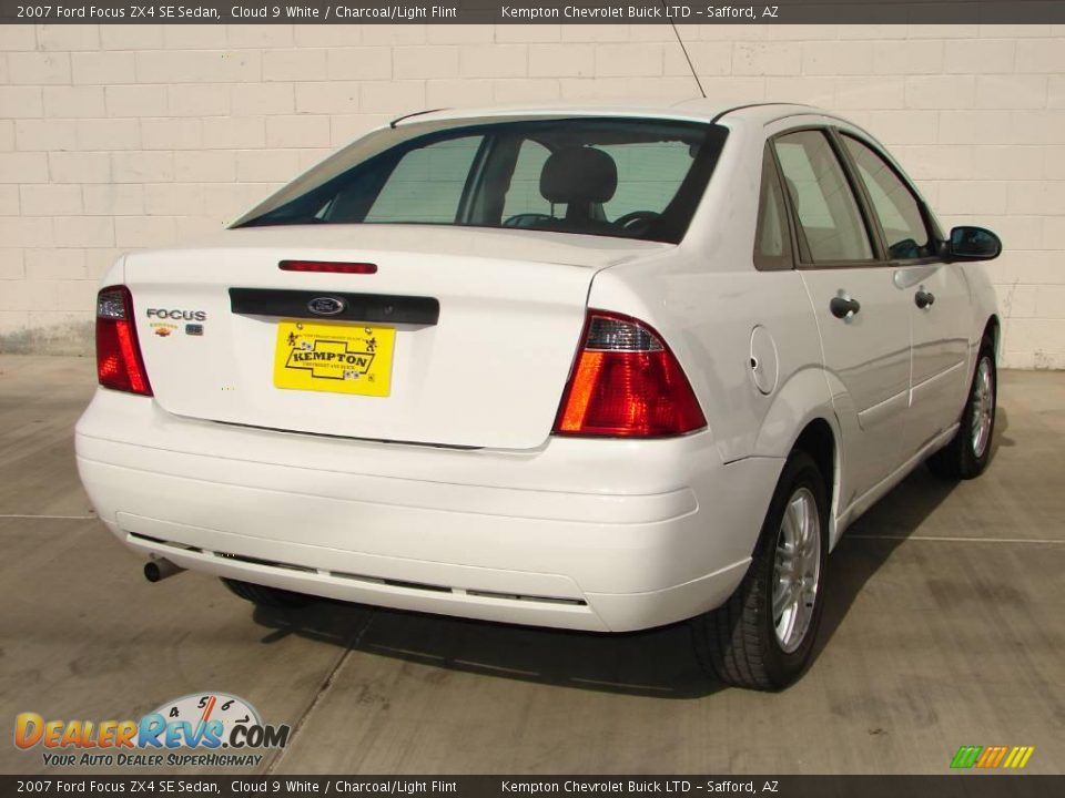 2007 Ford Focus ZX4 SE Sedan Cloud 9 White / Charcoal/Light Flint Photo #3